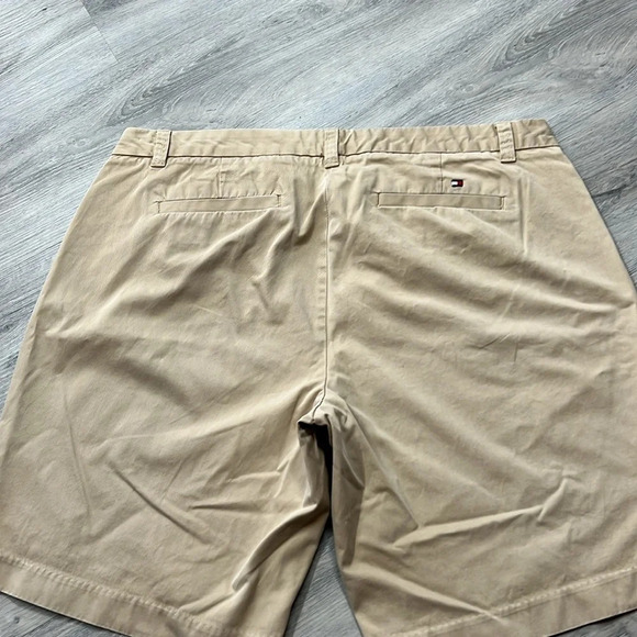 Tommy Hilfiger Tan Bermuda shorts  size 18 - Picture 8 of 9
